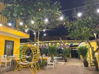 Nana Lee Homestay & Restaurant - 2-Star