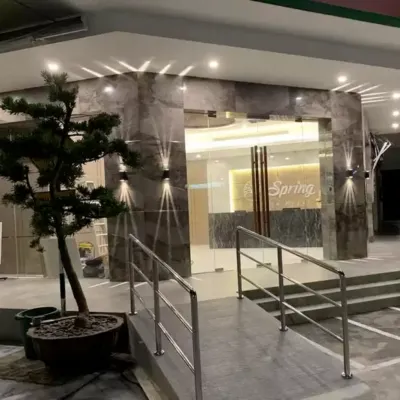 스프링 시즌 호텔