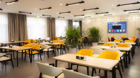 Tianzhu Jinrongyuan Hotel (Wuwei Tianzhu Huazang Plaza) Отели рядом со станцией Tianzhu Railway Station