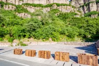 Trip.com Group Country Retreats (Henan Anyang Linzhou Shibanyan) - parking