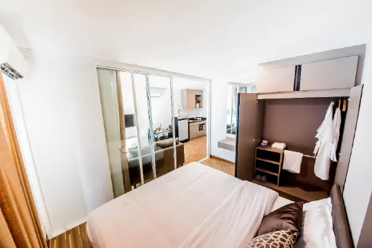 1 ห้องนอน พร้อมห้องรับแขกและครัว วิวสระว่ายน้ำ