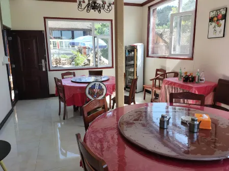Yuanyuan Yunding Xiaoyuan Homestay Отели в г. Цинюань