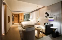 Golden Flower Jade Lake Plaza Hotel