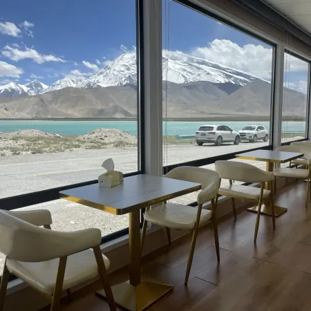 Buzhoushan Karakul Lake View Resort