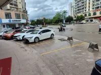 和平翔宇ビジネスホテル（福和高級中学校） - 駐車場