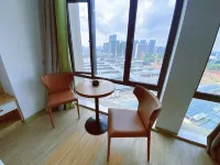 Chinese Yiju City Apartment (Jiujiang Causeway Bay Branch) - Balkoner
