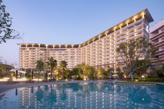 Grand New Century Resort Silver Beach Beihai Отели рядом с достопримечательностью «Bei Hai Silver Beach»