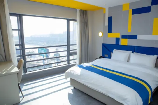 7Days Inn Hotel (Xiaogan Dawu Caifu Square)