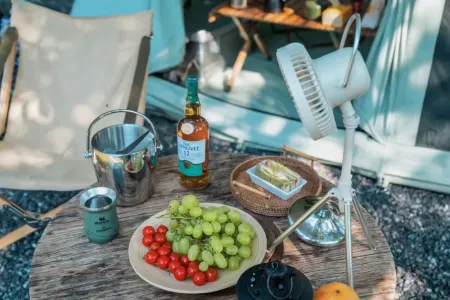 51Camp Zhuji Hongfengling Camp Отели рядом с достопримечательностью «Wuxie Scenic Spot»