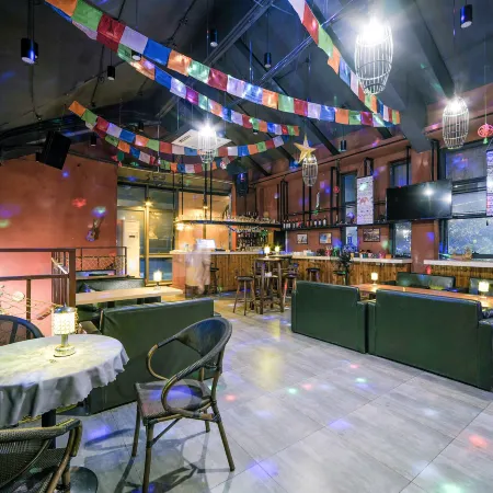 Juzhiju Designer B&B (Xinxing Zen Town Branch)