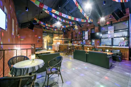 Juzhiju Designer B&B (Xinxing Zen Town Branch)