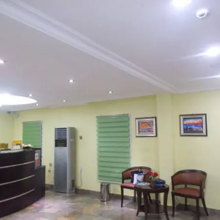 Cilcrest Hotel and Lounge