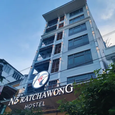 N5 Ratchawong Hostel Отели рядом с достопримечательностью «Мечеть Тонсон»