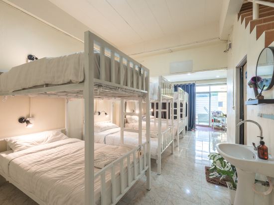 Beds Friends Phi Phi