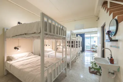 Beds Friends Phi Phi