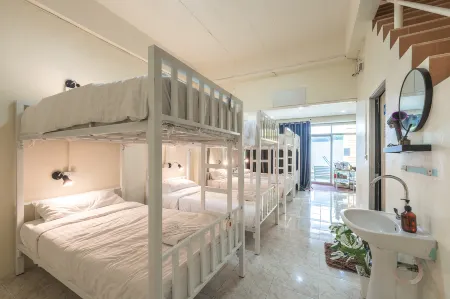 Beds Friends Phi Phi