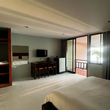 Room Beach Samui Отели рядом с достопримечательностью «Причал Натон»