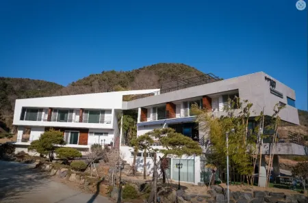 Tongyoung767Pension Отели в г. Тхонъён