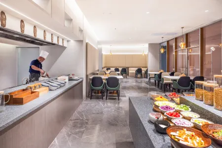 Atour Hotel (Zhangjiakou Municipal Government Qingshuihe South Road Branch) Отели рядом с достопримечательностью «Wuhan University of Technology Network Education Zhangjiakou Branch Campus»