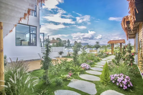 Dali Ban Hai Ting Feng Erpan Tian Yuan Zai Dujia Garden Pool Villa (Sanshengdao Xindi Coffee Shop)