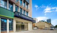 Lavande Hotel Kuerle Petrochemical Avenue Huijia Square Store Hotels near Bayingolin Vocational and Technical College Electronics Information Engineering Department