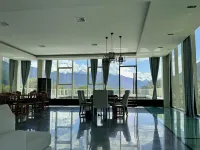 Glass Cube Villa Hotel di Mainling
