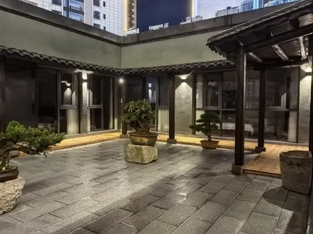 Anshun Guiyu Hotel (Anshun Ancient City Gufu Street) Отели рядом с достопримечательностью «Anshun Confucian Temple»