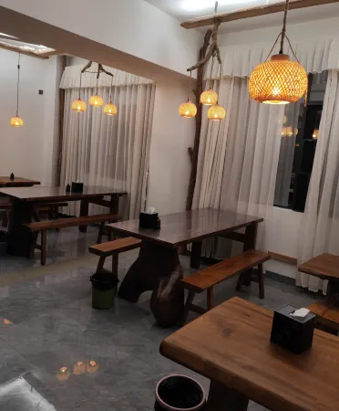 Yinquanzhi Homestay Отели рядом с достопримечательностью «Sanbaishan Mountain Scenic Area»