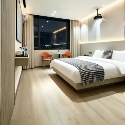 Tongxin Homestay (Kunming Railway Station Shuangqiao Night Market Style Street) Hotels near Rixin Road Station