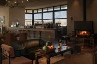 Helan Mountain Lodge Collection - بار