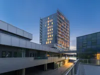 HanTing Hotel (Beijing E-Town JD Headquarters) - parking