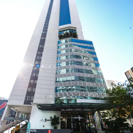 Ramada Suites by Wyndham Kuala Lumpur City Centre Отели рядом с достопримечательностью «Улица Джалан-Алор»