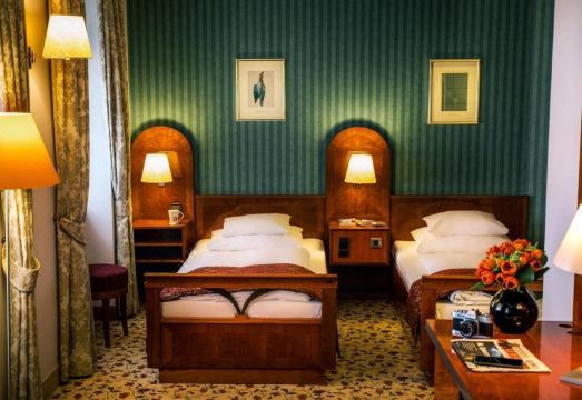 비엔나 호텔 전경