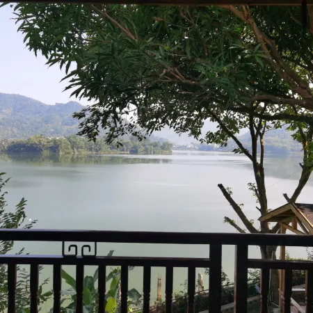 Shanju Lake View Inn