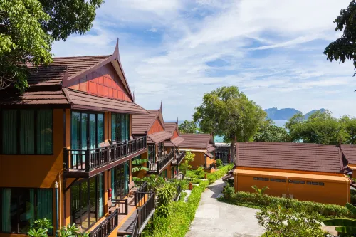 Phi Phi Long Beach Resort & Villa