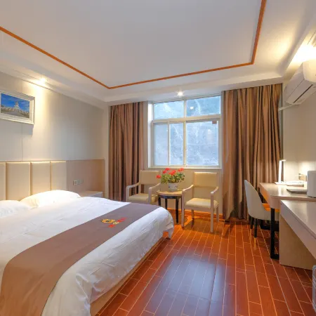 Super 8 Hotel (Entrance to Daocheng Yading Scenic Area)