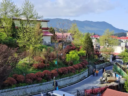 Lushan Qierbushe Hostel