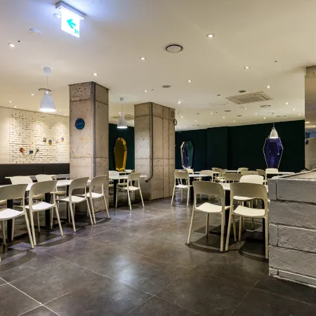 Eastern Hotel Jeju Отели рядом с достопримечательностью «Парк развлечений Seri World»