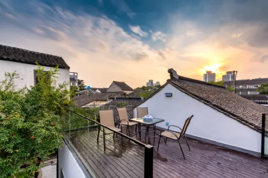 Suzhou larny Holiday Homestay (Guanqian Street Yuxiang Branch)