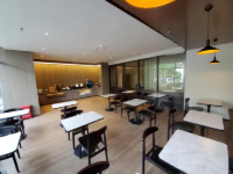 HanTing Hotel (Haiyan Wuyue Plaza)