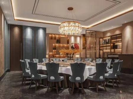 Vienna International Hotel Отели рядом с достопримечательностью «Hubei University of Economics»