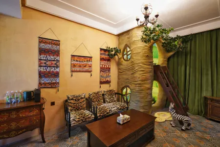 All Love Park Giraffe Manor Hotel Отели рядом с достопримечательностью «Europa Park International Circus»