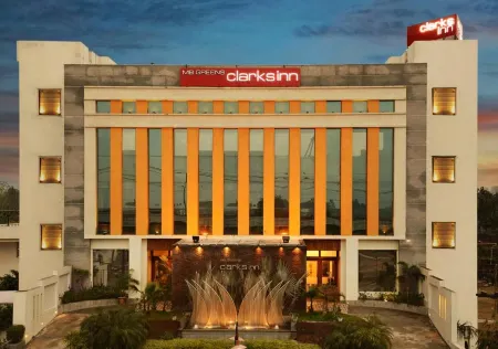 M B Greens Clarks Inn Отели рядом с достопримечательностью «Vijay Park»