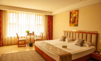 Liangcheng Holiday Hotel