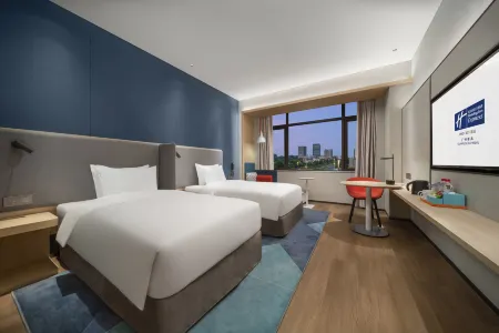 Holiday Inn Express  Guangzhou Panyu Отели рядом с достопримечательностью «Chenyong Park»