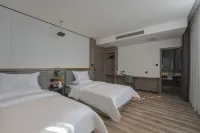 Towo Shangpin Hotel (Hanzhong Central Plaza high speed railway station store)