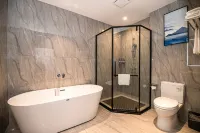 Xinyi Hotel (Neijiang High-Speed Railway North Station Normal College)