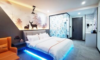 Aegean Light Luxury Theme Hotel (Taohua Shop)