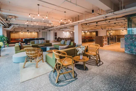 baseLITE-WESTBUND Serviced Apartment Отели рядом с достопримечательностью «Shanghai Xuhui Gymnasium»