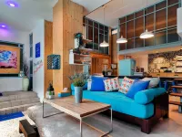 Blu Cabin Ari Stylish Gay Poshtel Отели рядом с достопримечательностью «Станция BTS Ари»